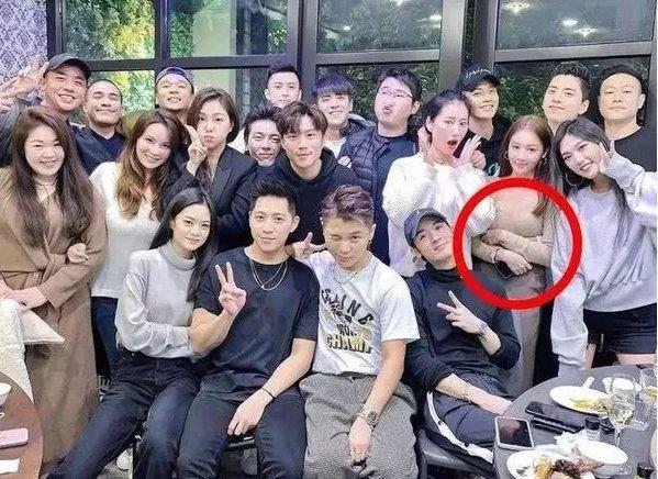 女神收割机恋爱了，手牵手跨年？