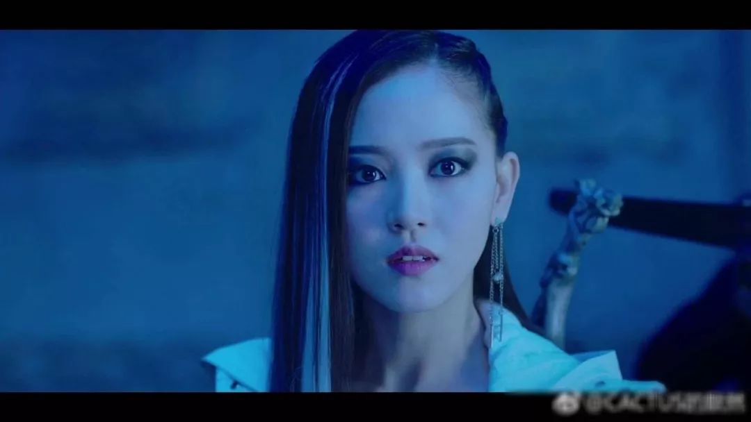 女神收割机恋爱了，手牵手跨年？
