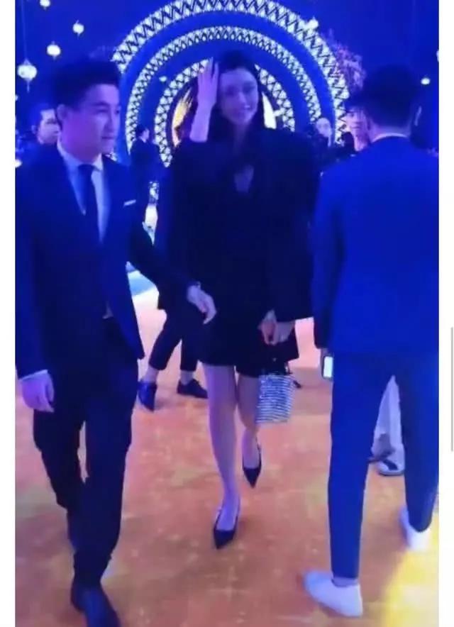 奚梦瑶何猷君出席朋友婚礼,长腿吸睛,网友:期待你们自己的婚礼 作者: 来源:猫眼娱乐V 奚梦瑶何猷君出席朋友婚礼,长腿吸睛,网友:期待你们自己的婚礼 作者: 来源:猫眼娱乐V