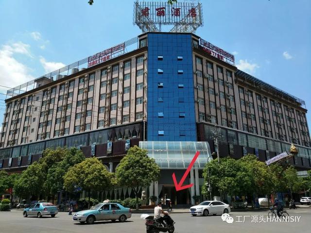 在楚雄君丽酒店一楼楚雄特卖会韩丹尼工厂直营三,每天限量500条,先到