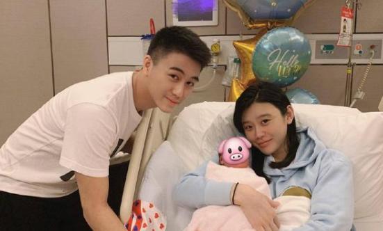 奚梦瑶何猷君出席朋友婚礼,长腿吸睛,网友:期待你们自己的婚礼 作者: 来源:猫眼娱乐V 奚梦瑶何猷君出席朋友婚礼,长腿吸睛,网友:期待你们自己的婚礼 作者: 来源:猫眼娱乐V