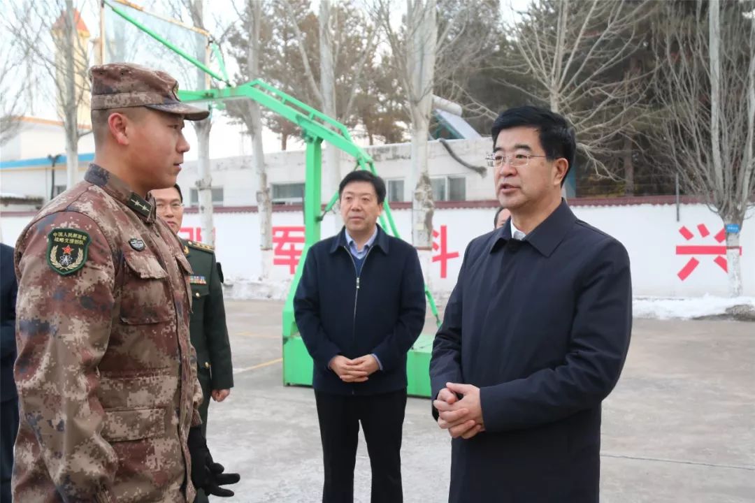 在新春佳节来临之际,1月21日,区委书记苗丰,区人大常委会主任高生耀