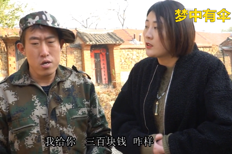 搞笑剧：美女停车上厕所，没想车被小偷盯上了，看美女如何整治他