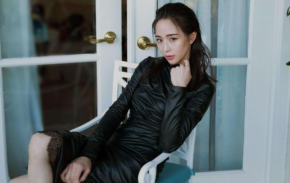 产生"官宣恋情"的效果,纷纷被网友们diss邱泽配不上张钧甯这位大美女