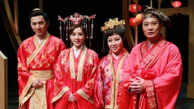 44岁香港女演员出演舞台剧被其男搭档胸袭引一众现场观众惊讶_杨诗敏