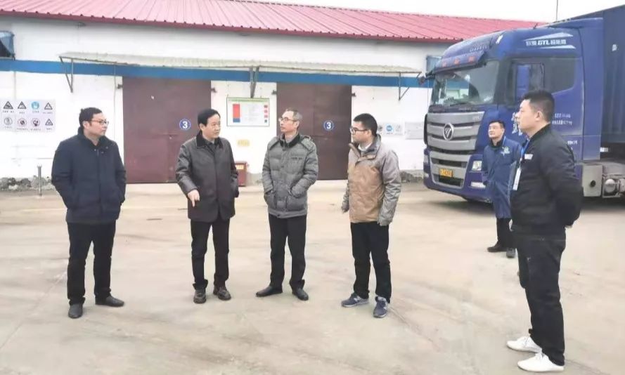 季如干先后来到扎下镇喜庆烟花爆竹批发公司,乐纺服饰,汤涧镇大江加油