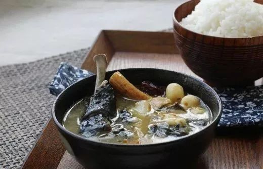 当归炖乌鸡