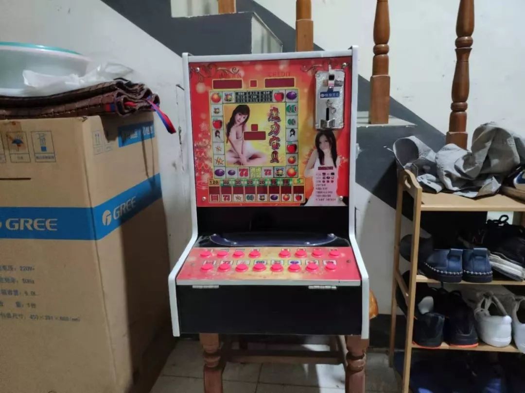 辖区花鼓村某彩票销售站内放置具有赌博功能的2台打鱼机和1台老虎机