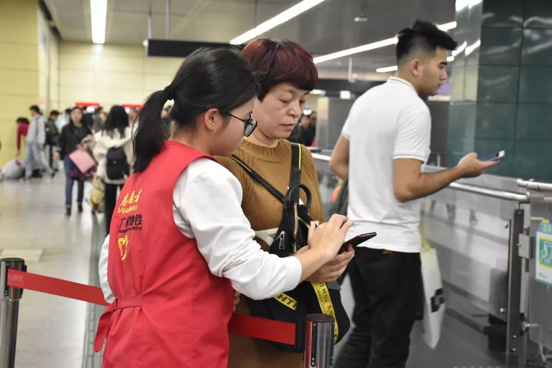 广大413名春运志愿者,守望你回家