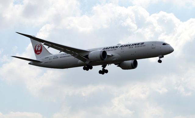 日本航空上海航班出事故,驾驶舱玻璃碎裂,差点