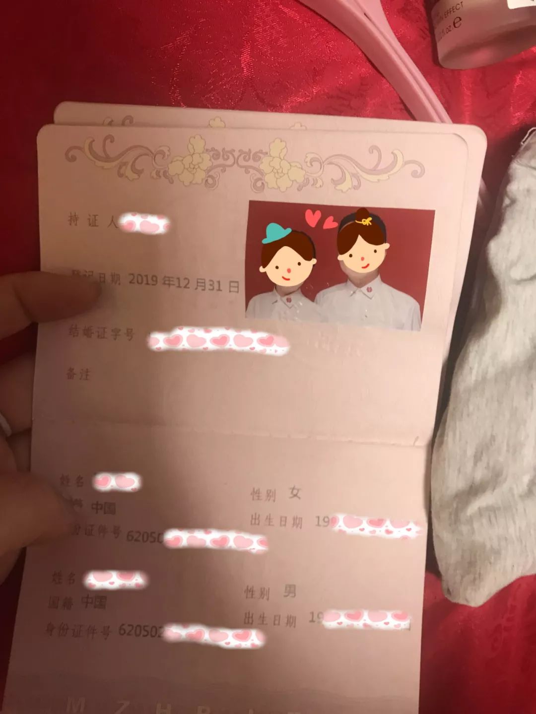 又一对嘉宾牵手成功,你还在单身的人潮观望吗?内