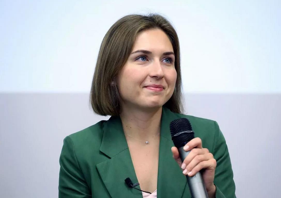 原创乌克兰女部长认为自己工资低，消息传出后，遭民众抨击批评