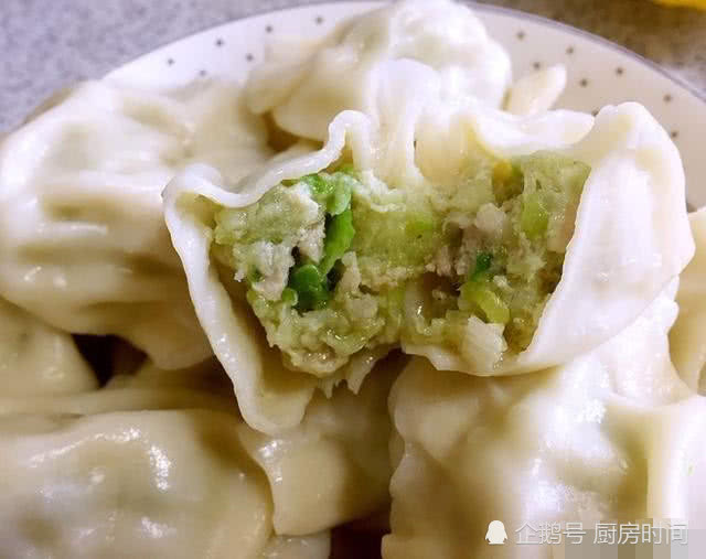 怎样做红萝卜馅饺子 efb4b5c06be94857942285f45b81eb5c.jpeg