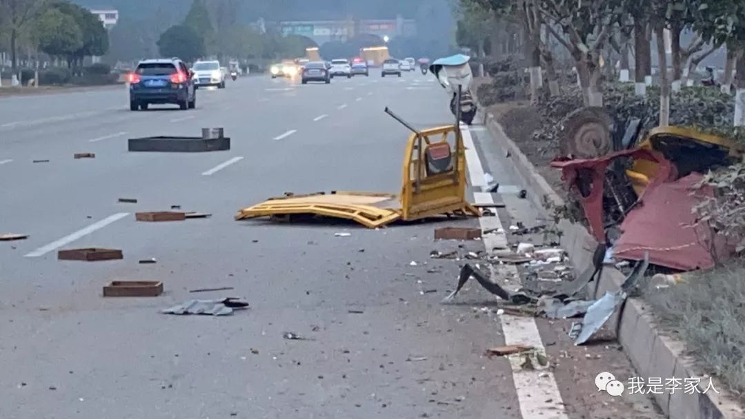 安岳贾岛路突发惨烈车祸 一人当场死亡,现场惨不忍睹 据爆料人称