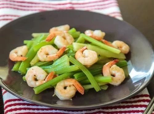 三高吃什么菜最合适 1446c47ae5904fc691cf38aedf2406b4.jpeg
