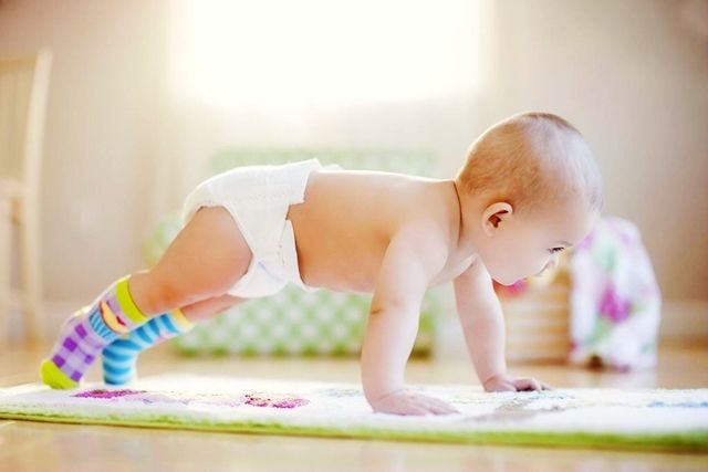 孩子2岁就该停用纸尿裤？年龄不是唯一标准，家长别犯错