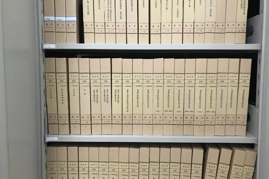 档案室"创建考评组对奉城镇创建市级"样板档案室"工作进行了考评验收