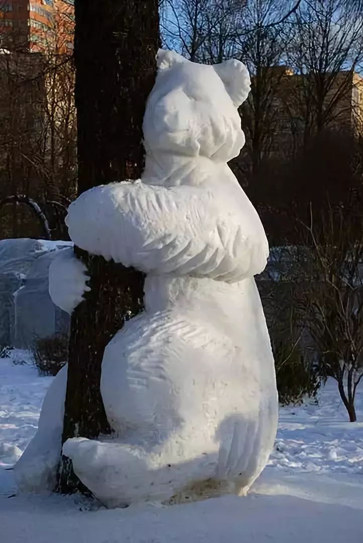 谁堆的雪人没穿衣服美女这身材太有料了