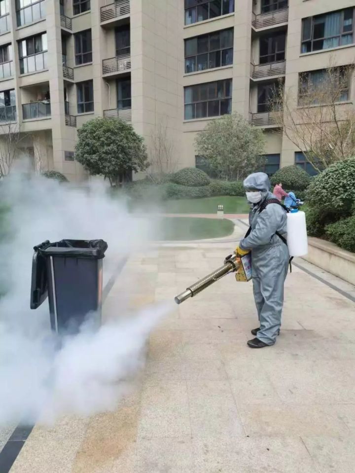 防控疫情,物业人在行动_消毒