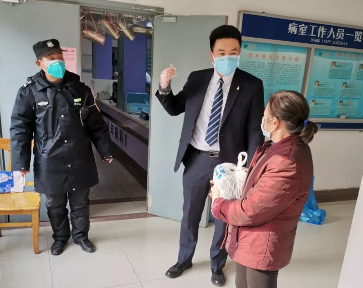 防控疫情,物业人在行动_消毒