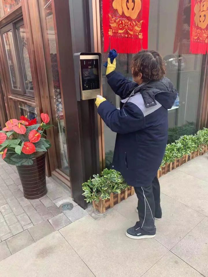 防控疫情,物业人在行动_消毒