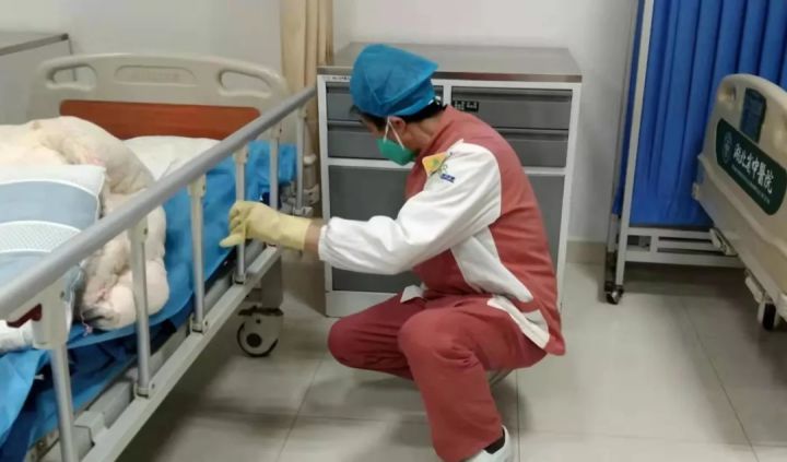 防控疫情,物业人在行动_消毒