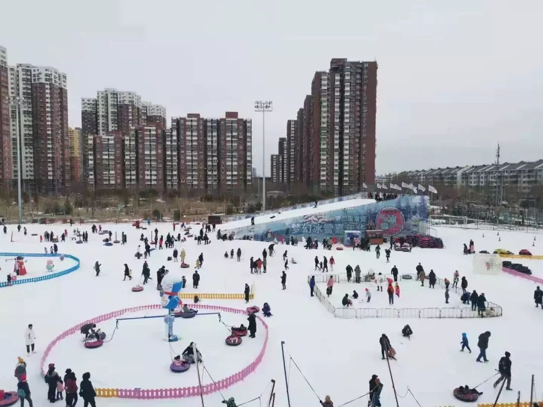 滑雪场, 但是有趣的很少~ 下面就让我们欣赏一段视频, 感受下常营冰雪