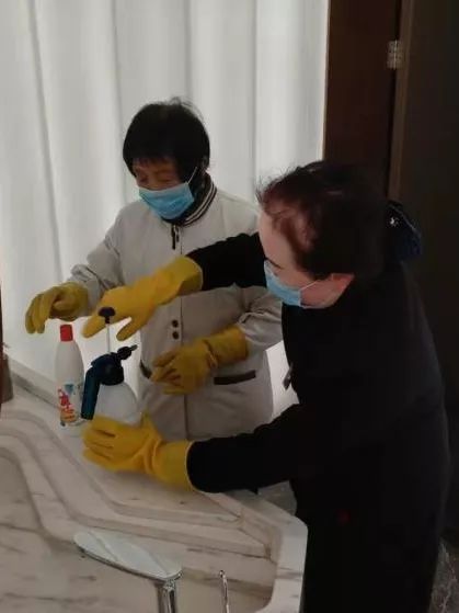 防控疫情,物业人在行动_消毒