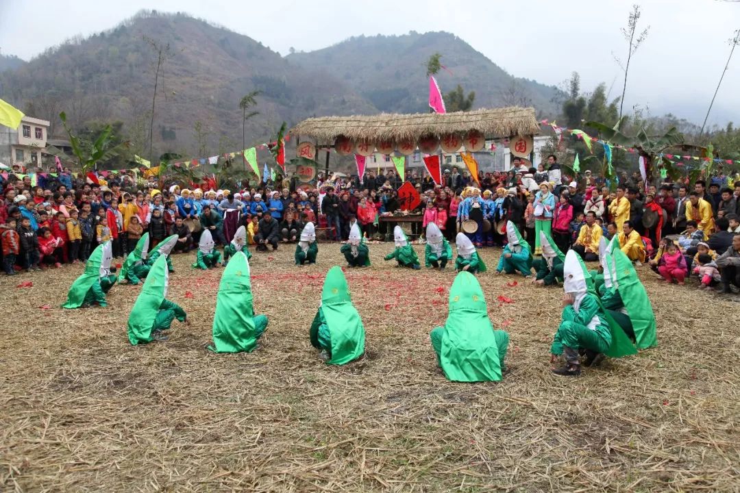 铜鼓,土司,道教等多元文化交错驳杂的地方,自古以来有着过壮族蚂拐节