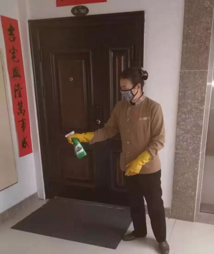 防控疫情,物业人在行动_消毒