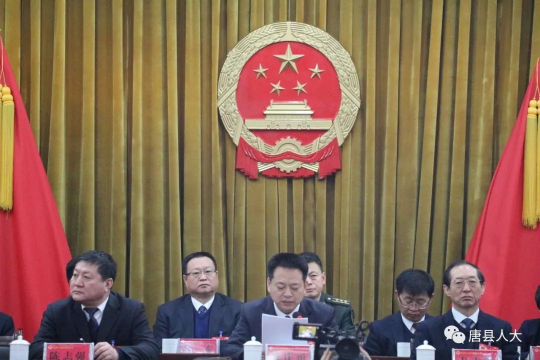 67县十七届人大四次会议举行第三次全体会议杜庆勇主持会议