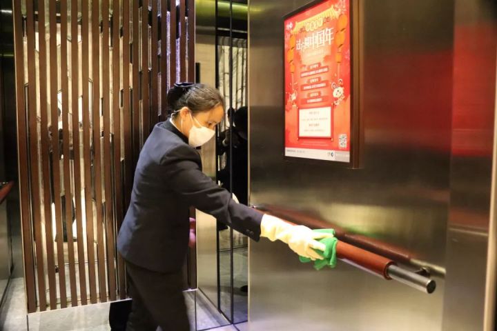 防控疫情,物业人在行动_消毒