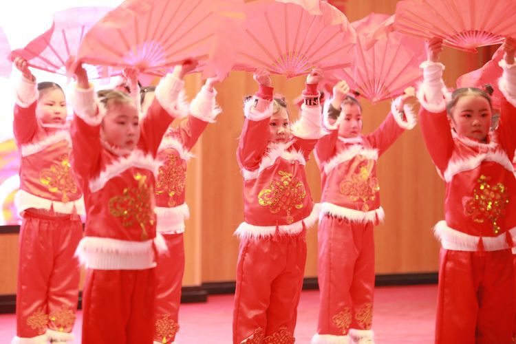 说唱中国红简谱_小童星幼儿园 花开新时代 童星永飞翔 喜迎建国70周年暨六一儿童节文艺汇演圆满落幕