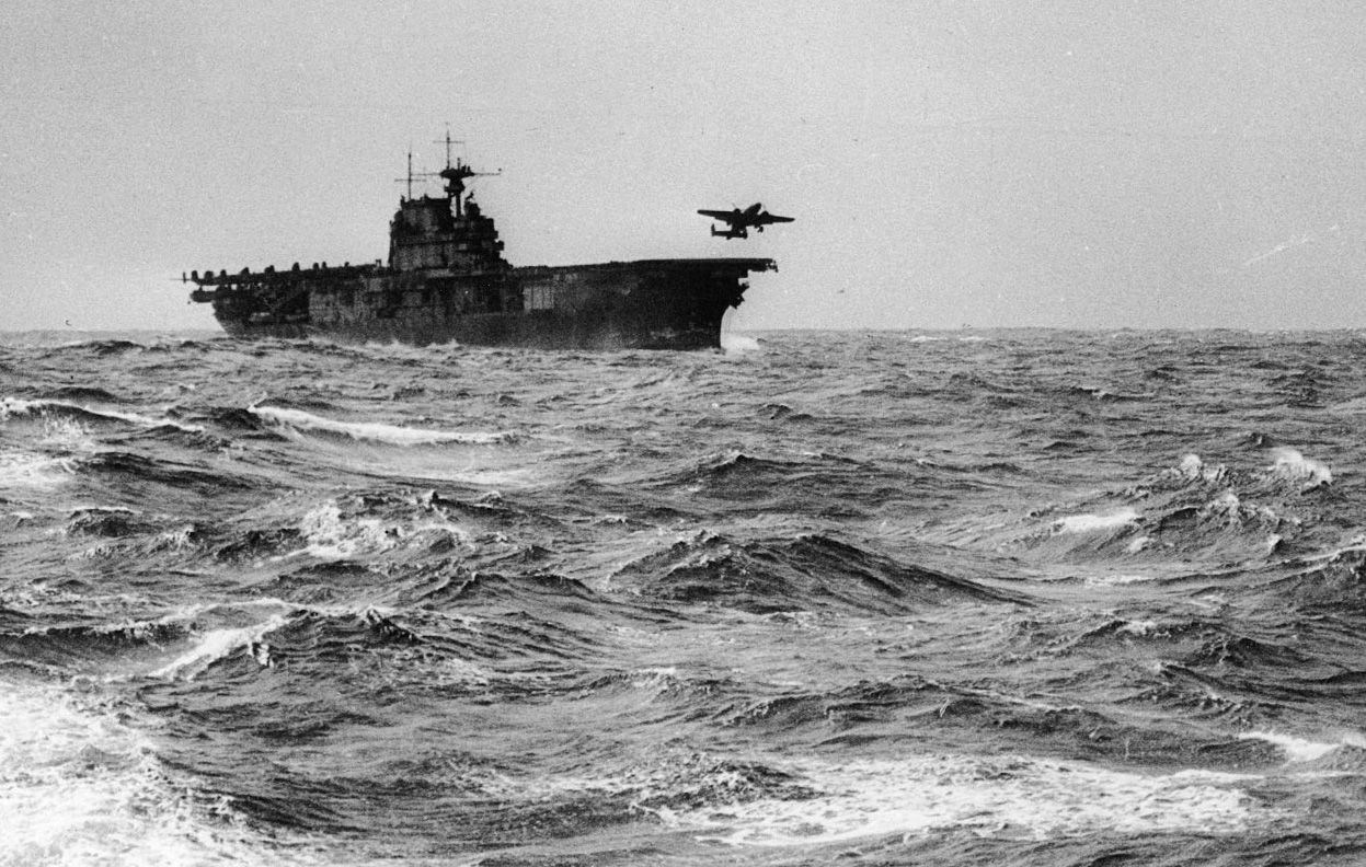轰炸机群从航母起飞,空袭日本本土多城,日军高层震动