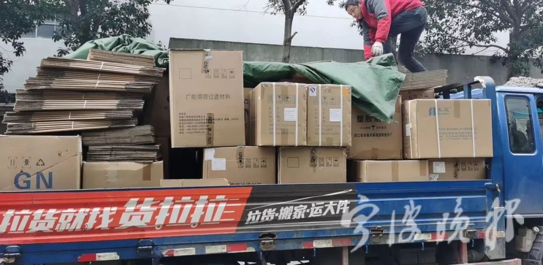 宁波这家企业老板夫妇双双跳上流水线,加班加点生产口罩!一天供应15万个医用口罩!