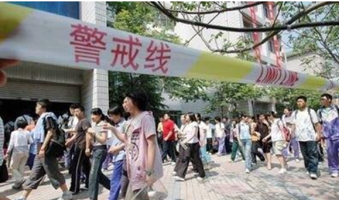他因偷高考试卷被判刑，连累无数学子，网友：这也敢偷？