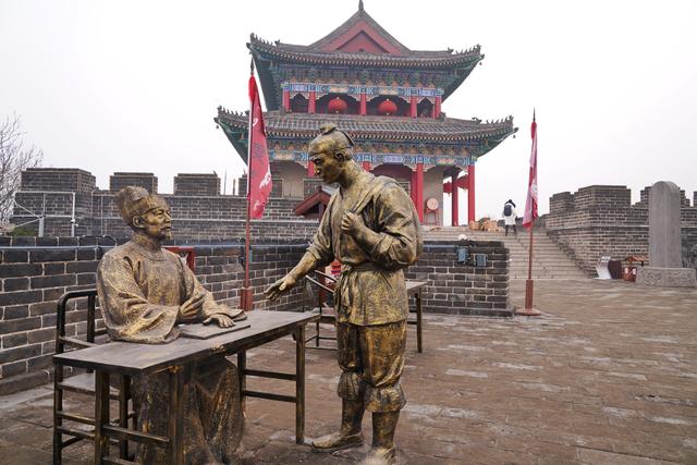 开封古城墙,全长14.4公里,是我国现存的第二大古城垣建筑