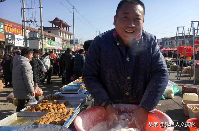 李师傅今年50岁,家就是乔里村的,是一位酒店的