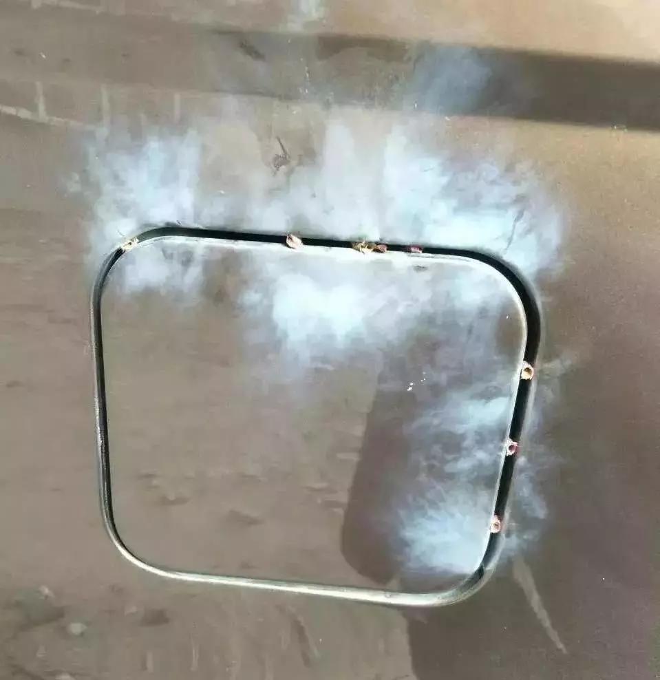 熊孩子搭配烟花爆竹:5毛钱,就能要了孩子的命!