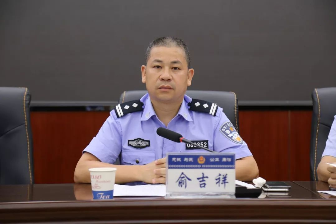 广丰区公安局交警大队向全区人民拜年