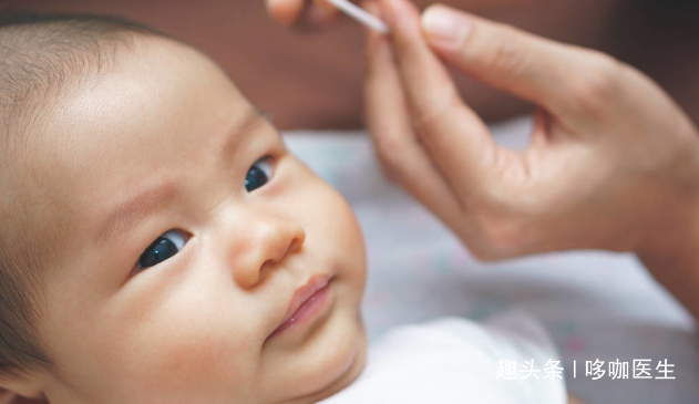 [莹莹育儿]耳朵长仓眼代表富贵命?妈妈好奇挤了一下，竟把宝宝送进了医院