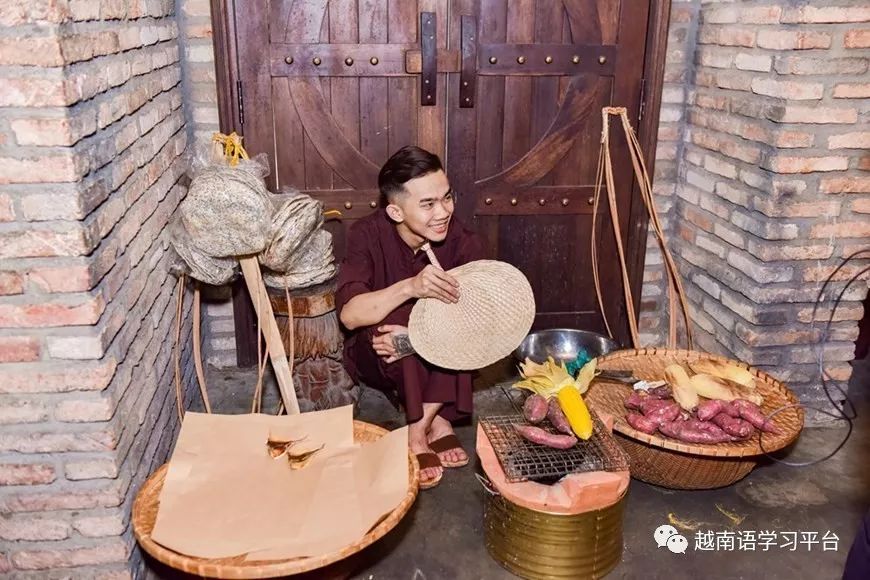 学包粽子体验越南春节传统俗,越南旅游过年不错