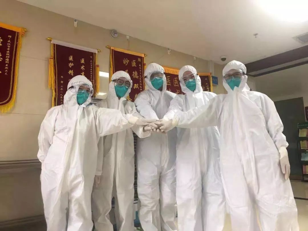 防护服穿了4个多小时全身湿透,湖北省人民医院程少华医生争分夺秒把