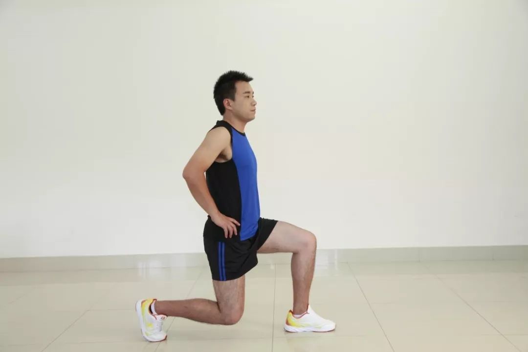 怎么锻炼肩膀才能直 6b2d2781a13143bb8ddd2cbde44ec7ec.jpeg