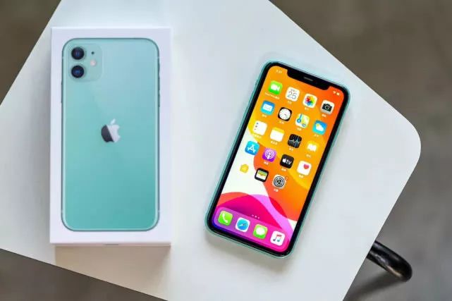 苹果即将启用屏下指纹技术：iPhone抛弃刘海屏迎