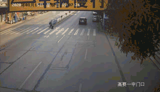 曝光!肇庆这辆公交车5天内竟连闯两次红灯,真系胆生毛