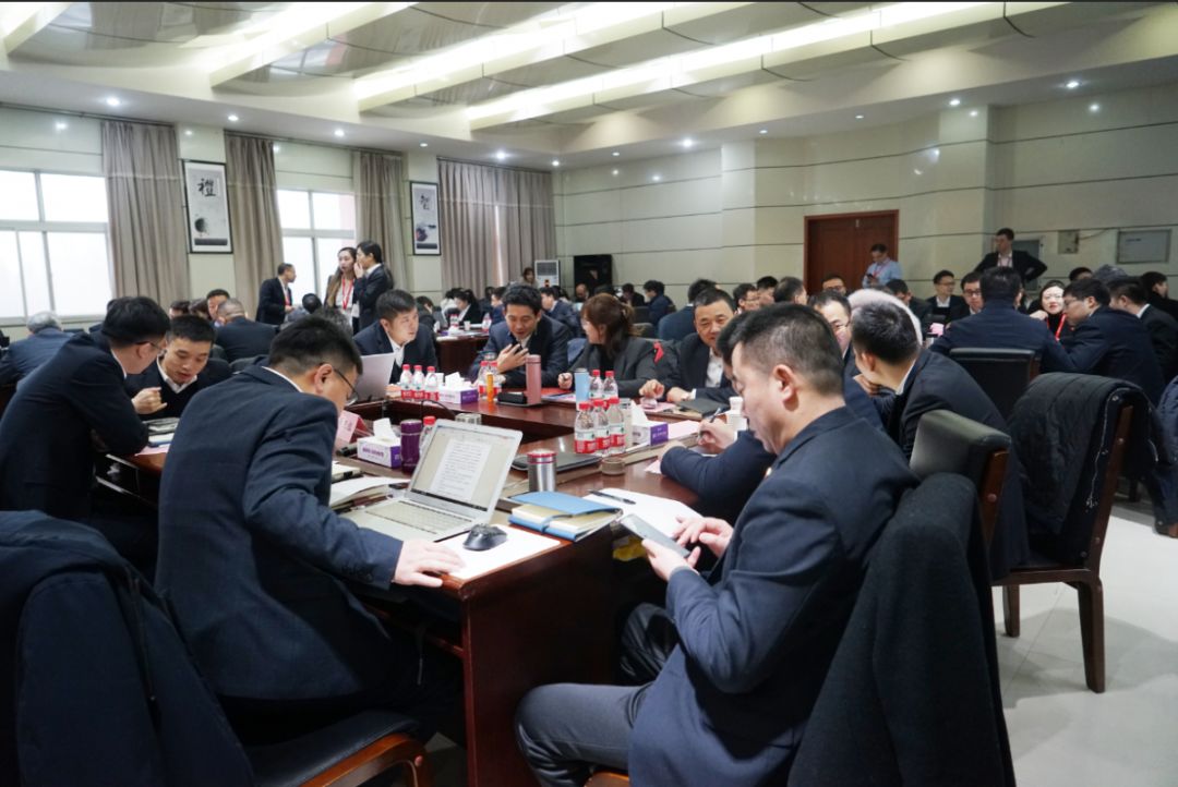 各组发言后,集团总裁刘建国作会议总结.