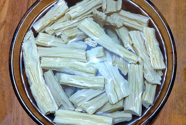 怎样快速泡发腐竹教你一招 a097600cdae14e47a5d33e2e858710c0.jpeg