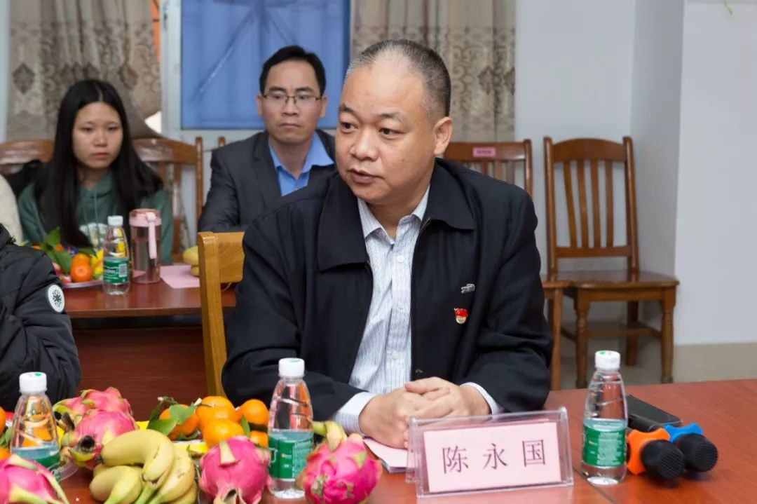 陈永国副处长主持座谈会参加座谈会的学生纷纷发言,表示对学校的感谢.