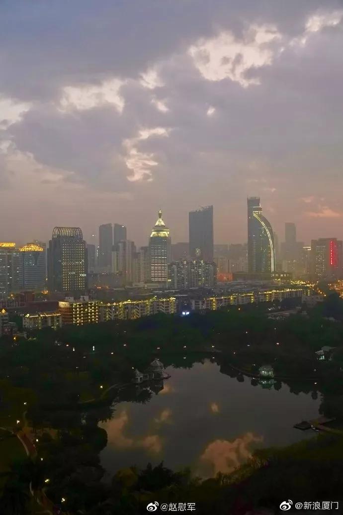 厦门市2020年1月GDP_厦门市行政服务中心(2)